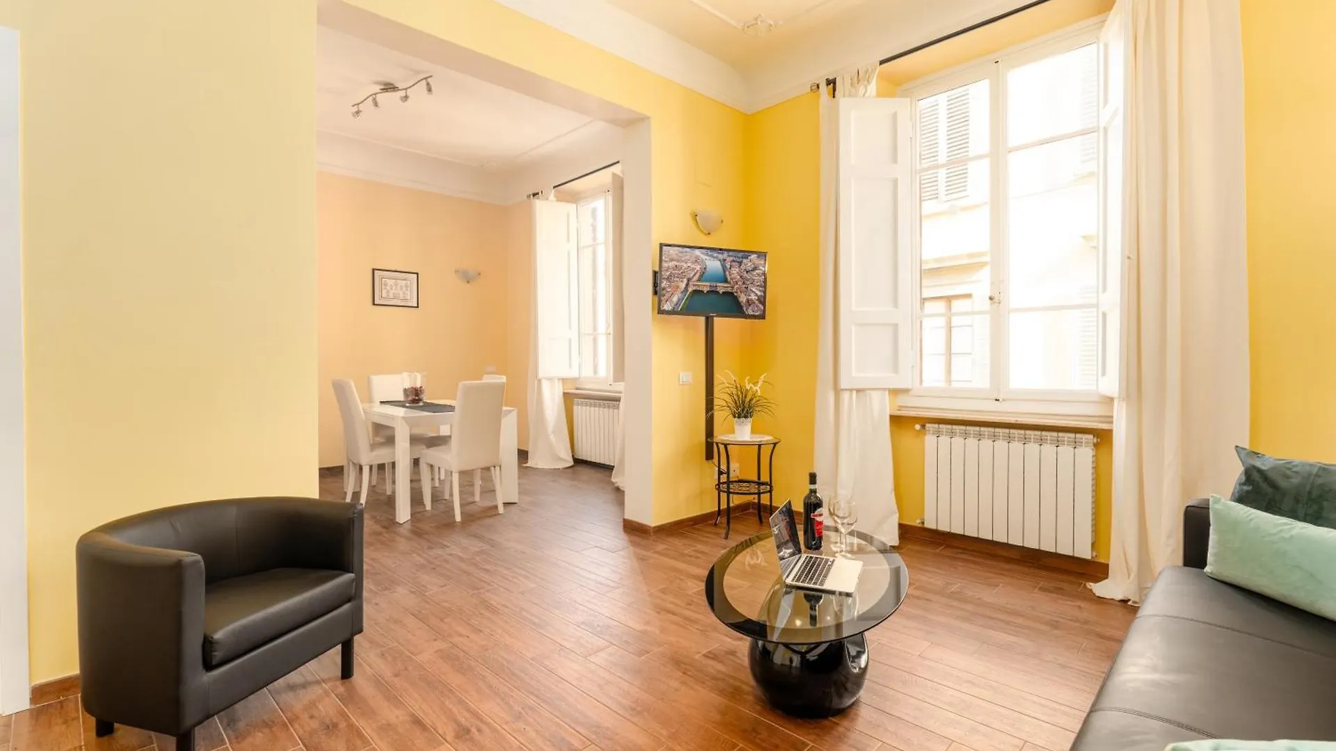 Maison Louise Florence 0*,