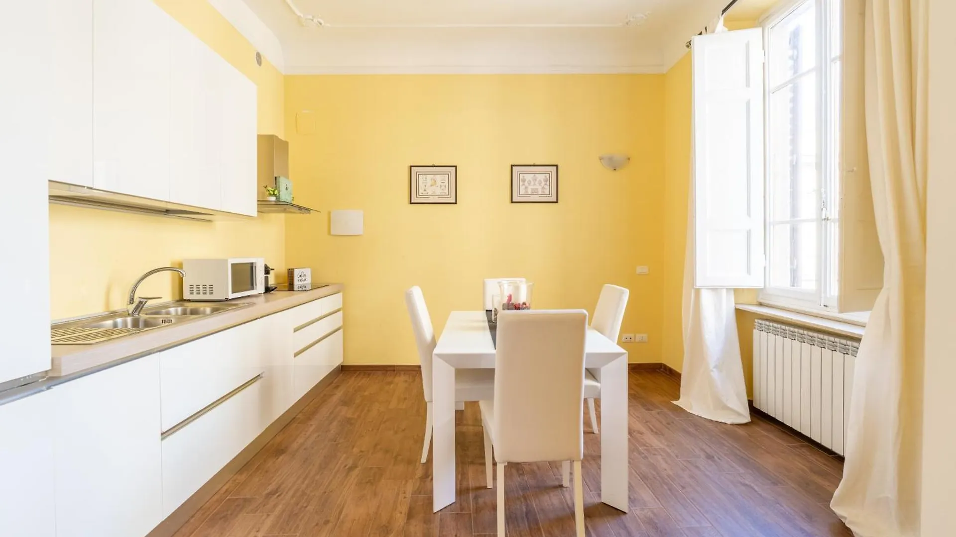 Apartment Maison Louise Florence Italy